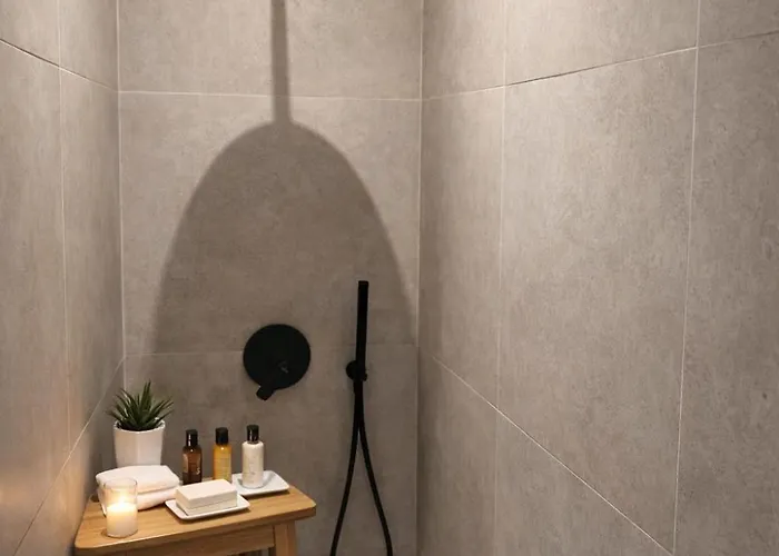 Endless Blue 干尼亞